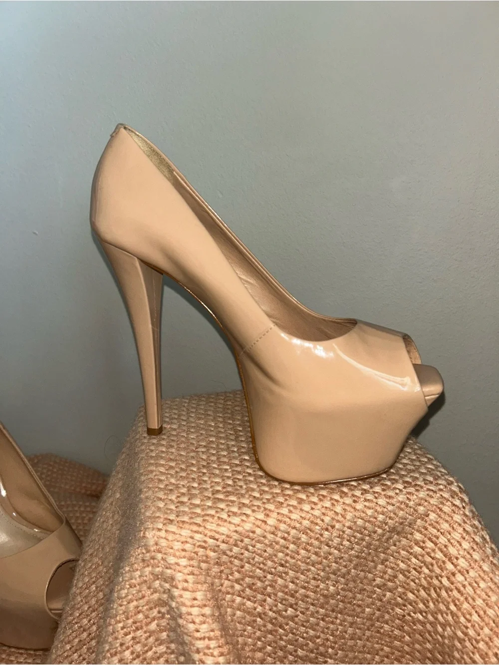 NEW SCHUTZ Nude Patent Leather Peep-Toe Platform Stiletto Pumps Sz 7.5